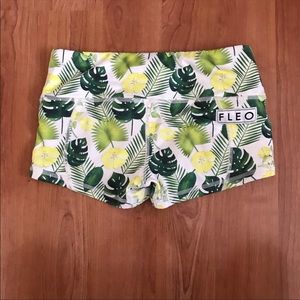 Low rise contour palm FLEO shorts